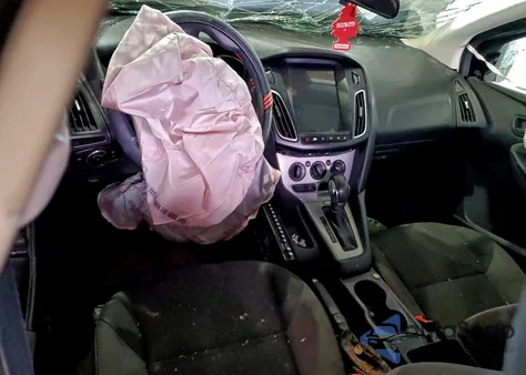 2014 Ford Focus Se z USA, uszkodzony, nr VIN 1FADP3F21EL392084